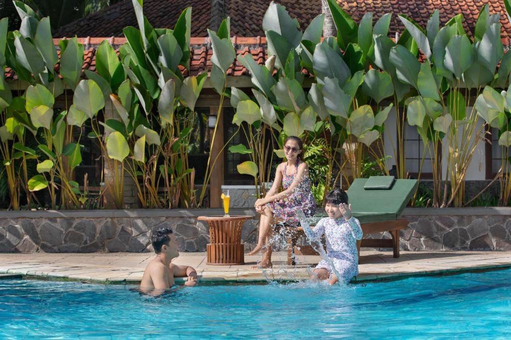 Sunrise Beach Hotel Пангандаран Екстериор снимка
